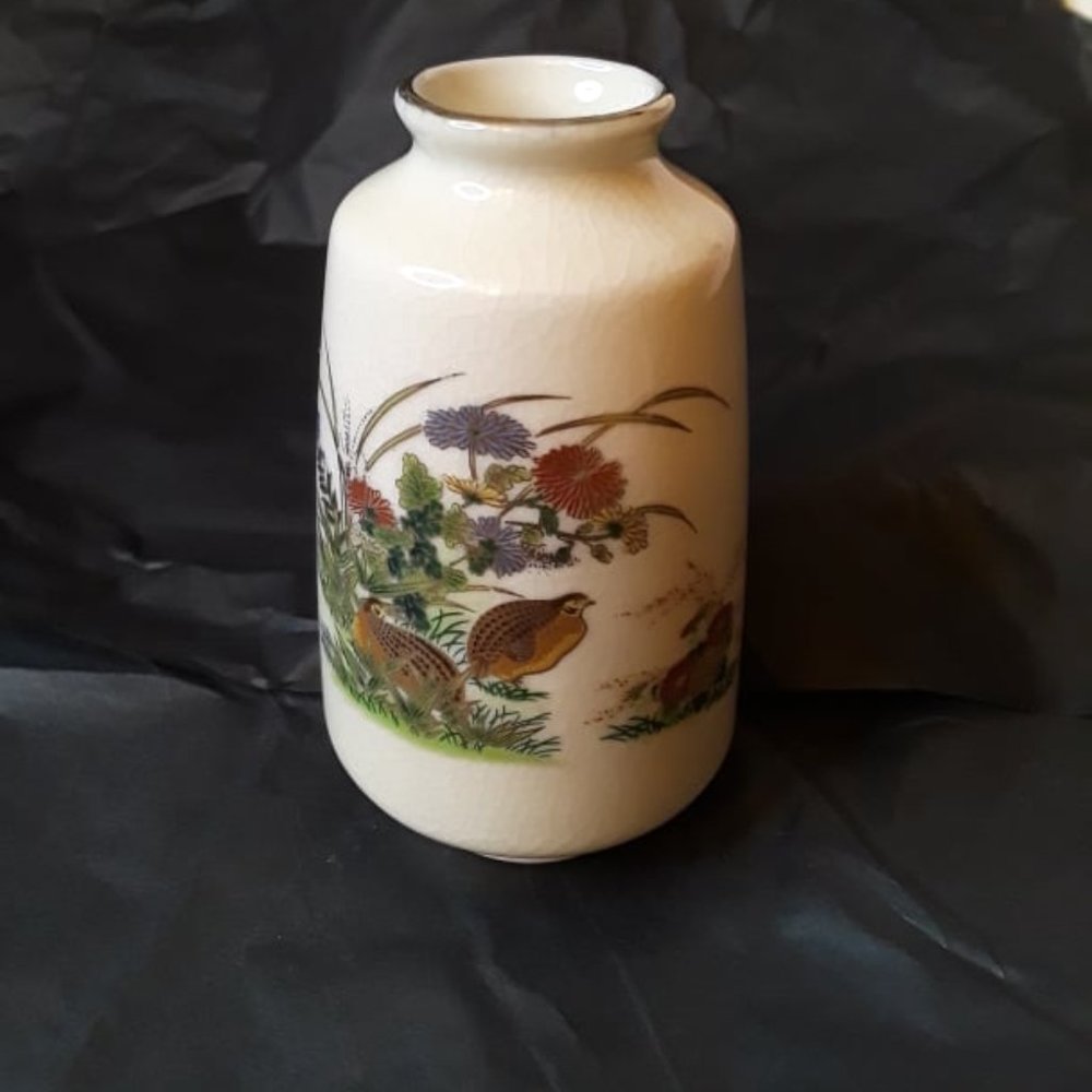 OMC JAPAN - QUAIL VASE WITH GOLD TRIM - BUD OTAGIRI WITH BOTTOM TAG - BEAUTIFUL